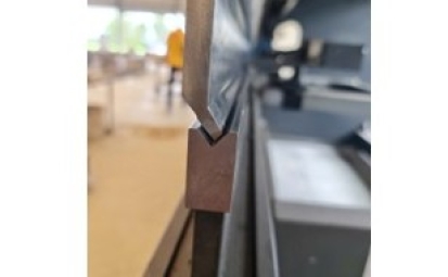 TẬP ĐOÀN CƠ KHÍ BMT VỪA BÀN GIAO LẮP ĐẶT BỘ DAO CHẤN VÀ CỐI CHẤN MỚI CHO MÁY CHẤN DÀI 4100mm